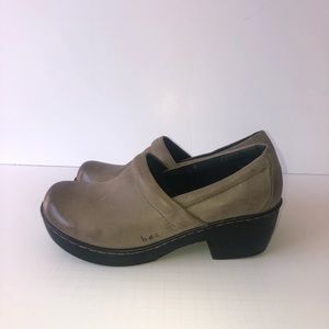Born-BOC Nurse Taupe Leather Clogs